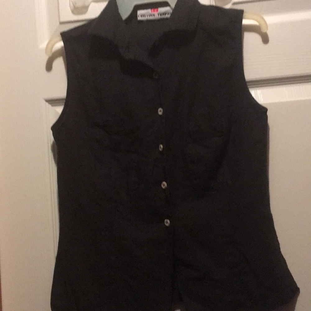 Sleeve less/ pockets in front